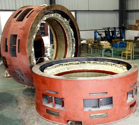 Alta turbina principal del agua de Samll HPP en generador de la rueda de agua de Pelton de la cabeza de la central hidroeléctrica los 550m
