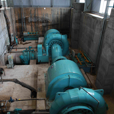 Cabeza del agua de 50HZ Francis Hydraulic Turbine el 100m automática en rejilla
