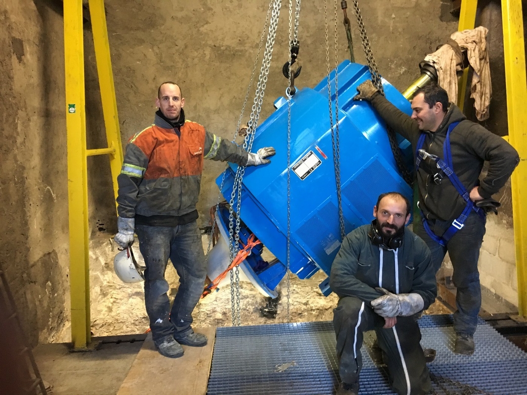 Material del corredor de acero inoxidable Sistema de energía hidroeléctrica para disposición vertical y cabeza de agua de 30 M
