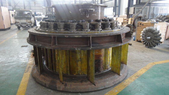 Turbina hidráulica Kaplan con guía ajustable, cuchilla de acero inoxidable y voltaje del generador de 6300V para una energía hidroeléctrica eficiente